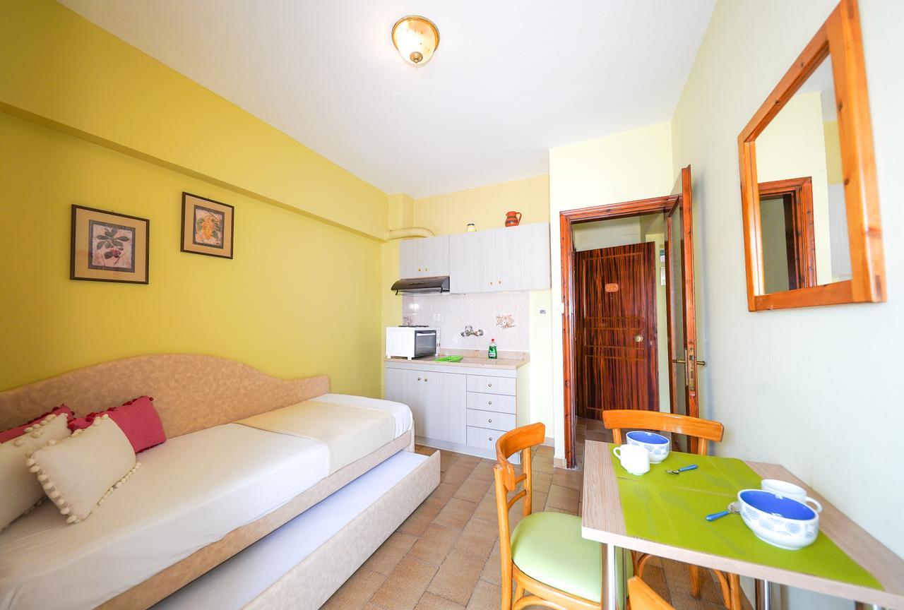פראליה דיוניסיו Dionisos Palms Apartments מראה חיצוני תמונה